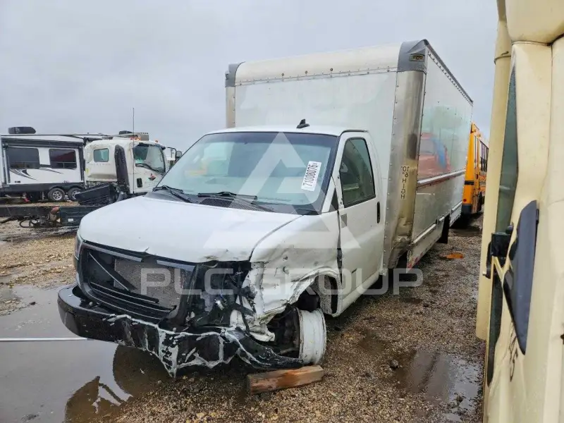 2023 GMC Savana фото