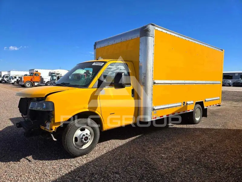2023 GMC Savana фото