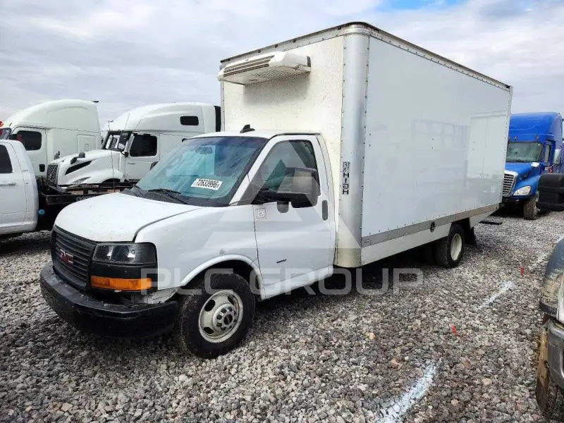 2023 GMC Savana фото