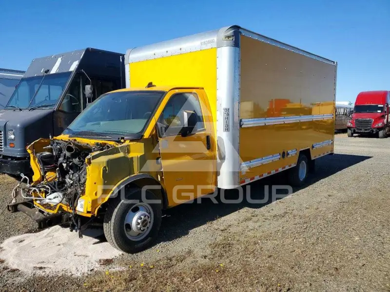 2023 GMC Savana фото