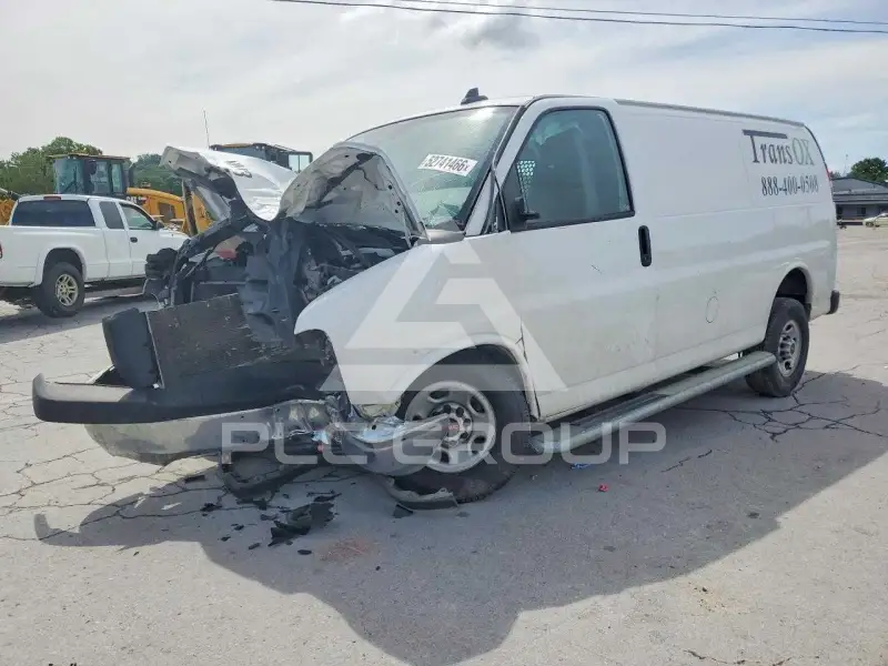 2023 GMC Savana фото