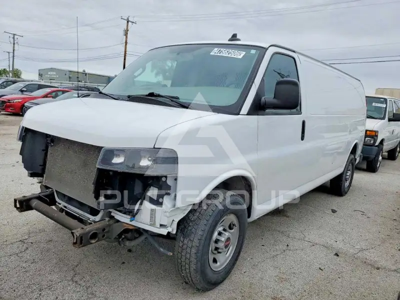 2023 GMC Savana фото