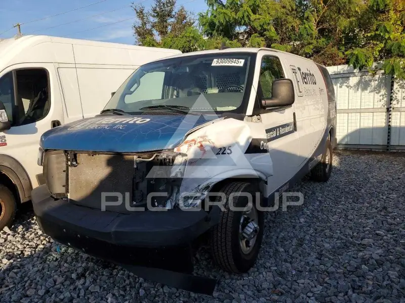 2023 GMC Savana фото