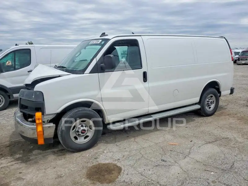 2023 GMC Savana photo