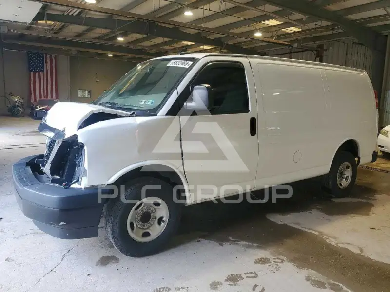 2023 GMC Savana фото