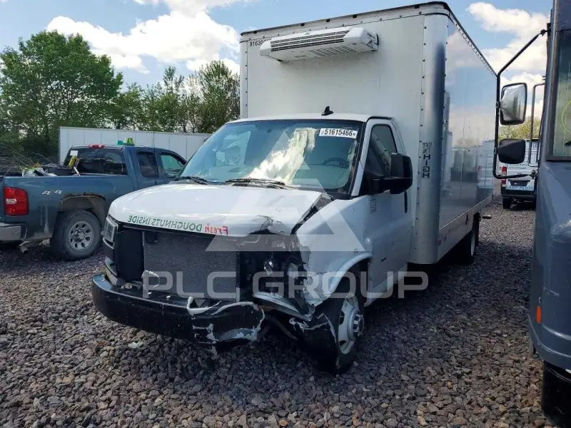 2023 GMC Savana фото