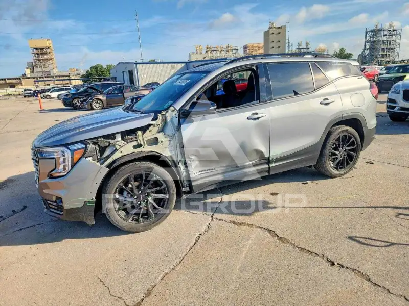2023 GMC TERRAIN photo