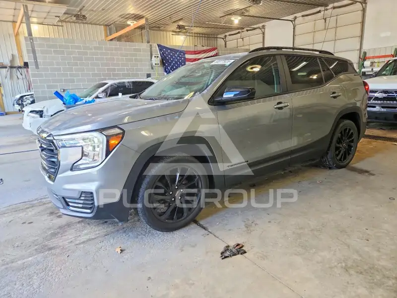 2023 GMC TERRAIN photo