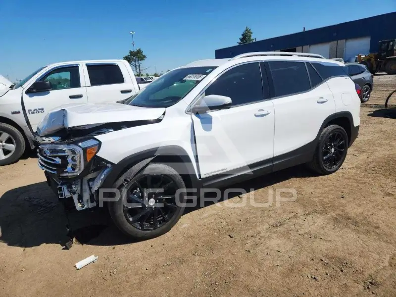 2023 GMC TERRAIN photo