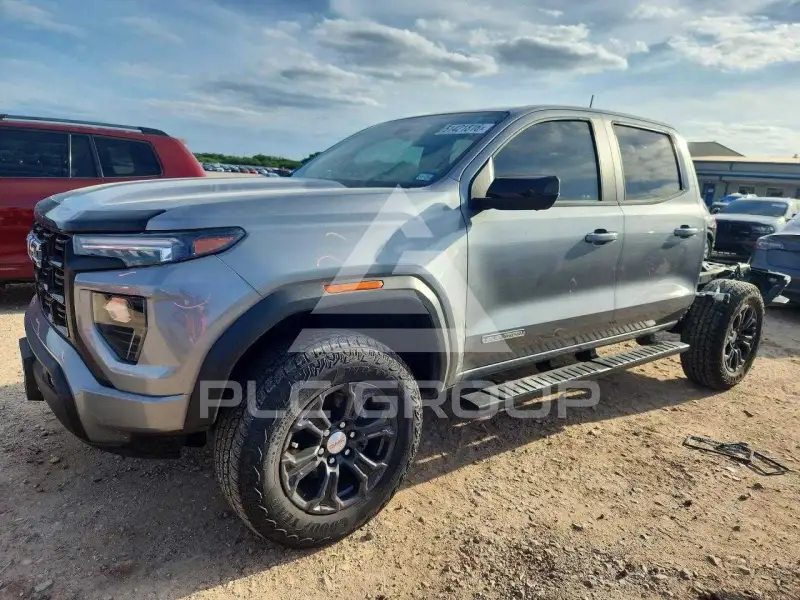 2023 GMC CANYON photo