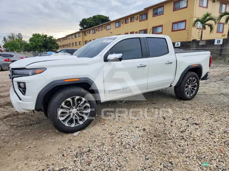 2023 GMC CANYON фото