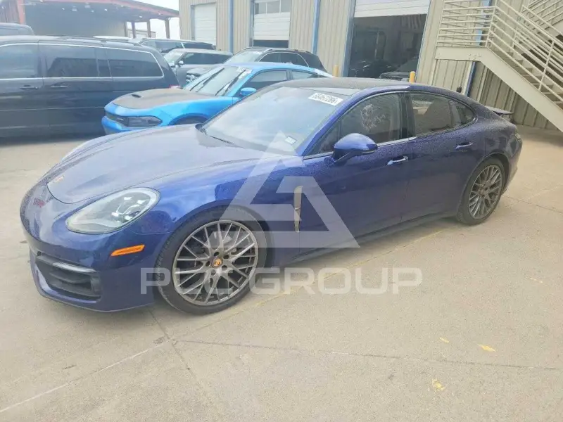 2023 Porsche Panamera photo