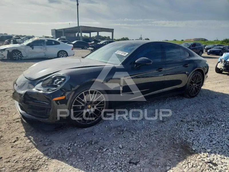 2023 Porsche Panamera photo