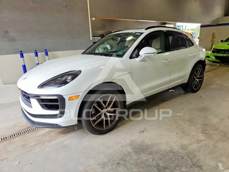 2023 Porsche MACAN photo