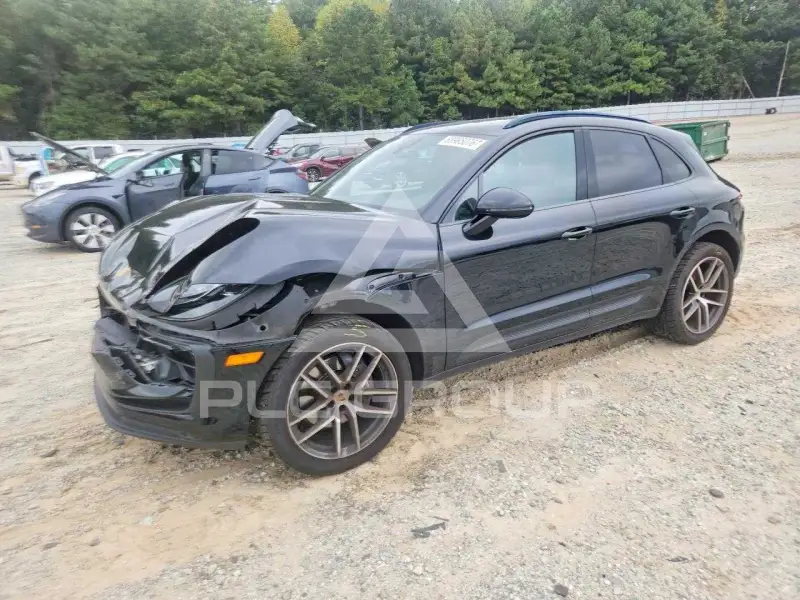 2023 Porsche MACAN photo