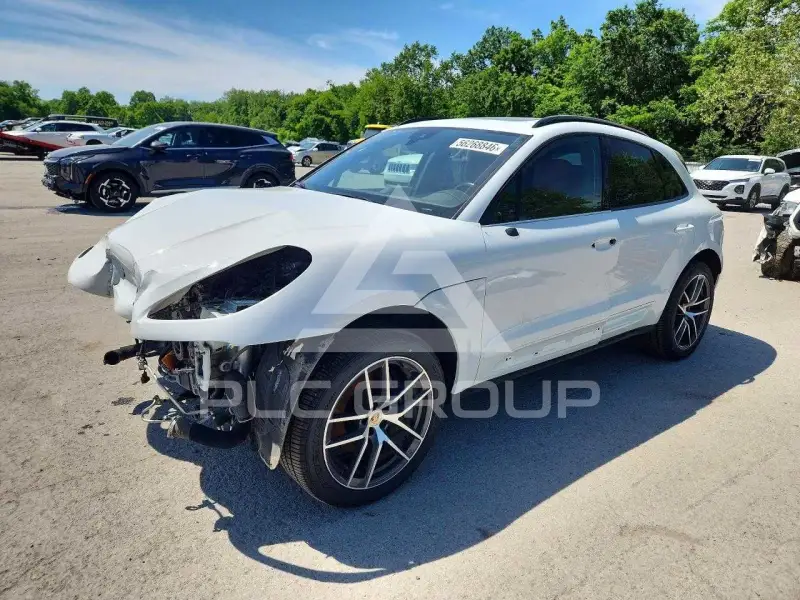 2023 Porsche MACAN photo