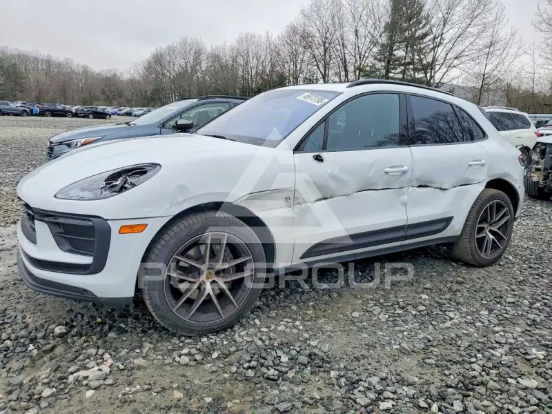 2023 Porsche MACAN photo