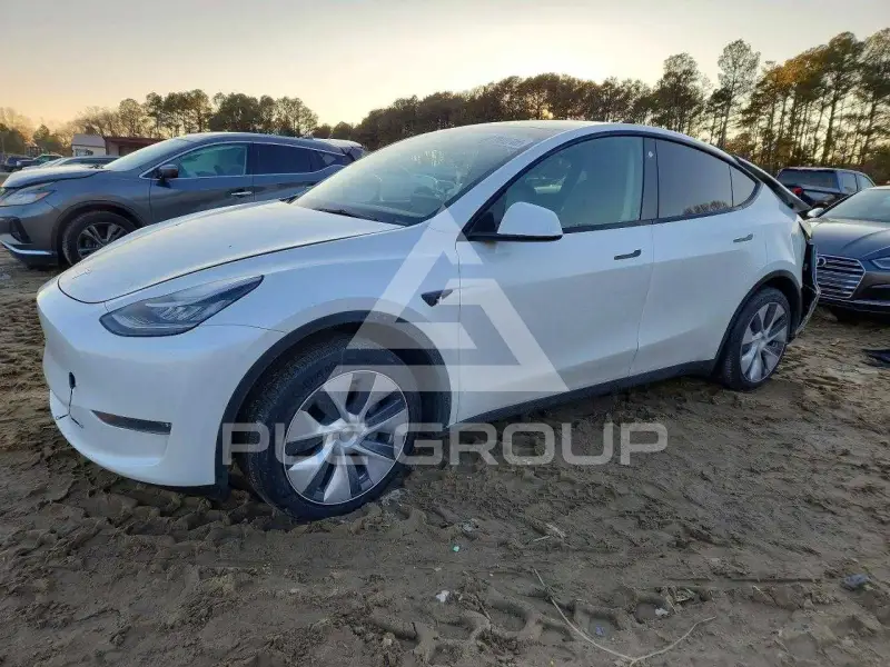 2023 Tesla Model Y фото