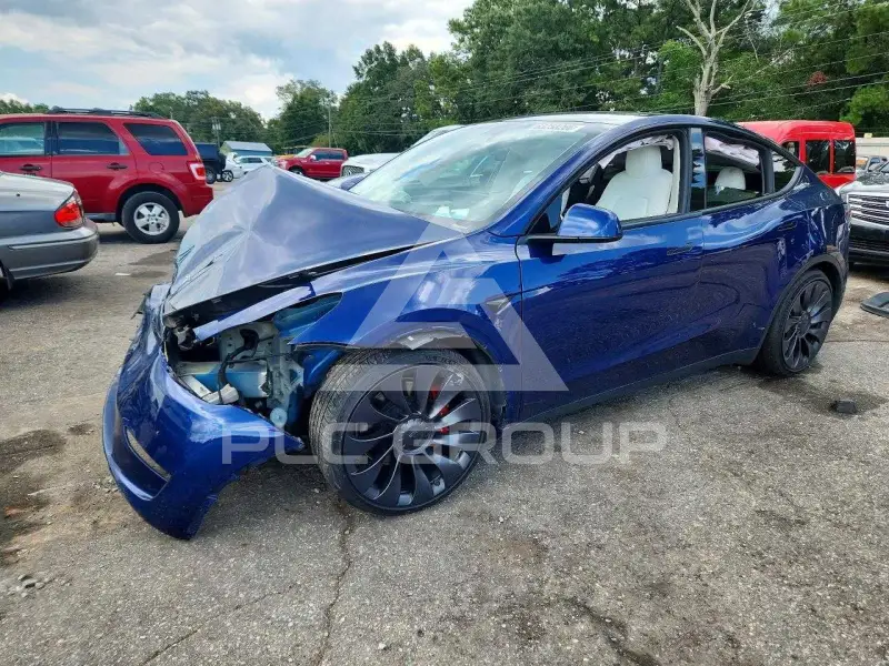 2023 Tesla Model Y фото