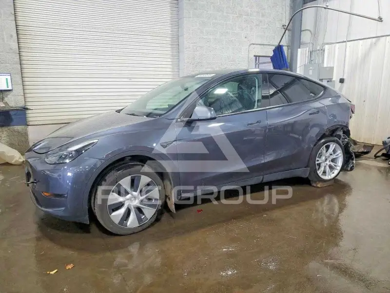 2023 Tesla Model Y фото