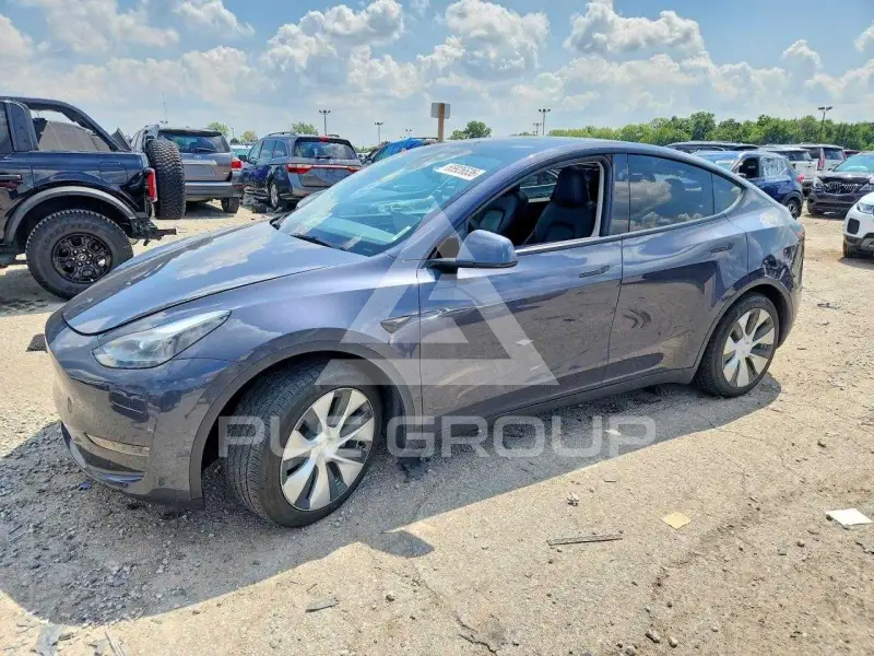 2023 Tesla Model Y фото