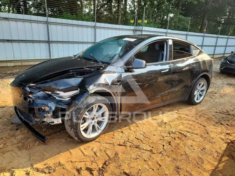 2023 Tesla Model Y фото