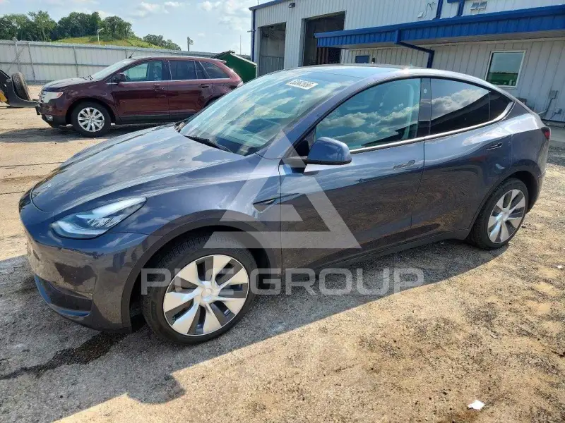 2023 Tesla Model Y photo