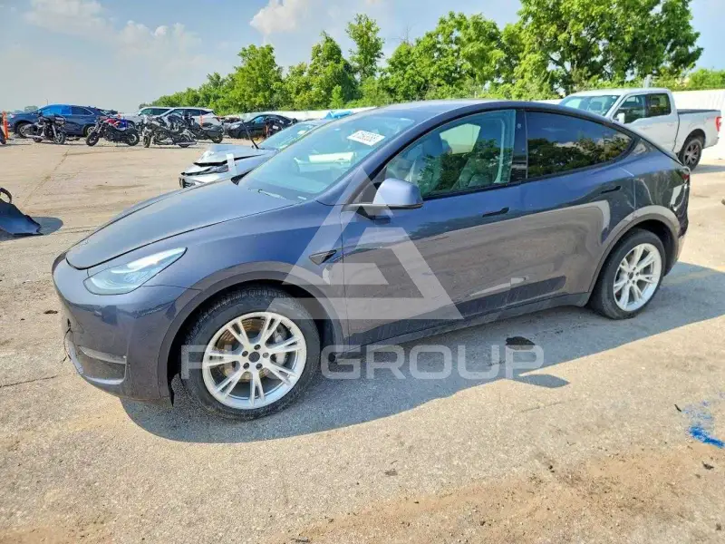 2023 Tesla Model Y фото