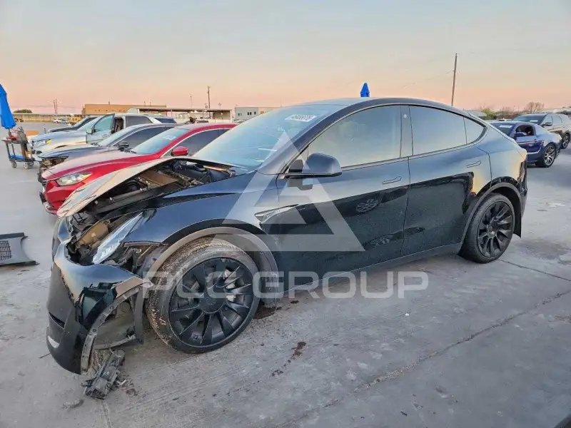2023 Tesla Model Y фото