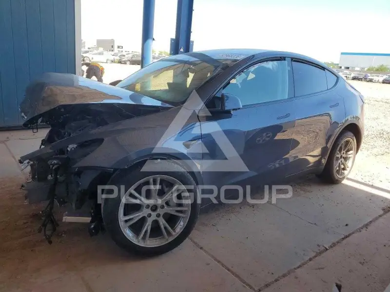 2023 Tesla Model Y фото