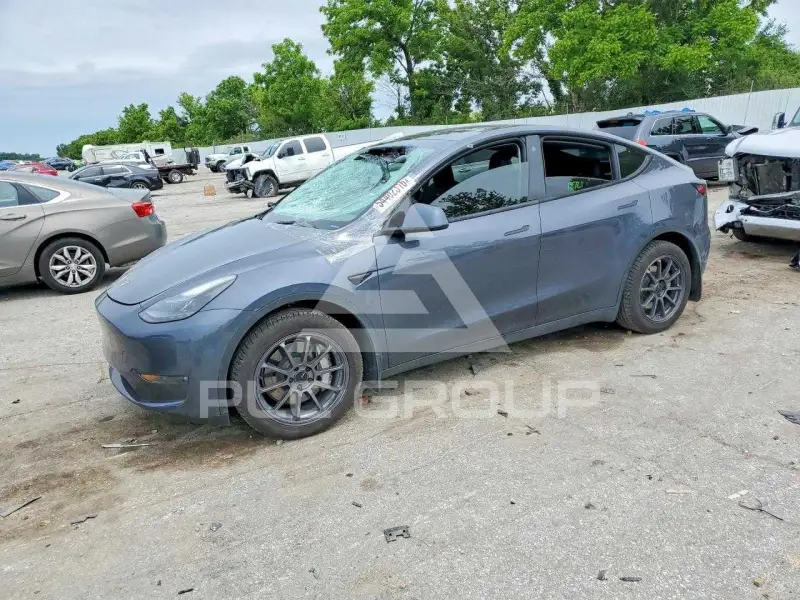 2023 Tesla Model Y фото