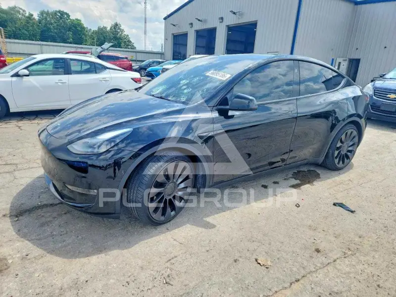 2023 Tesla Model Y фото