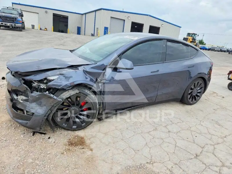 2023 Tesla Model Y фото