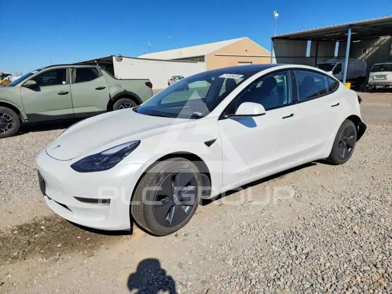 2023 Tesla Model 3 фото