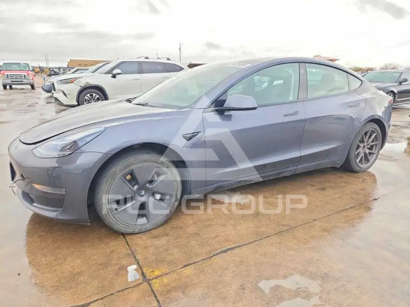 2023 Tesla Model 3 фото