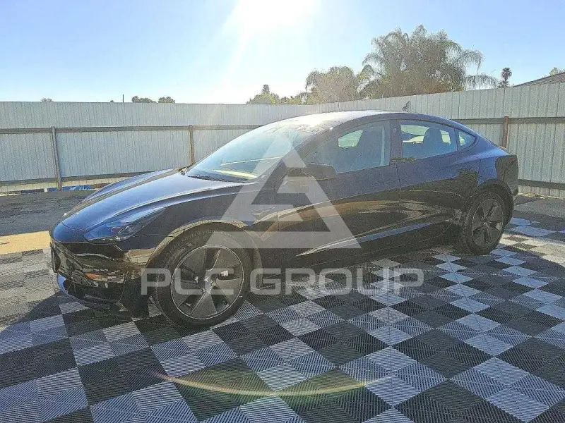 2023 Tesla Model 3 фото