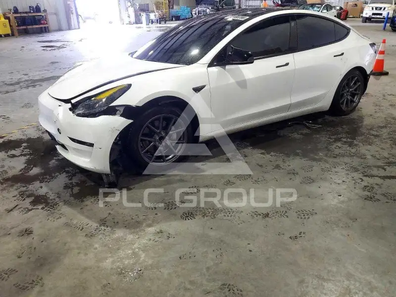 2023 Tesla Model 3 фото