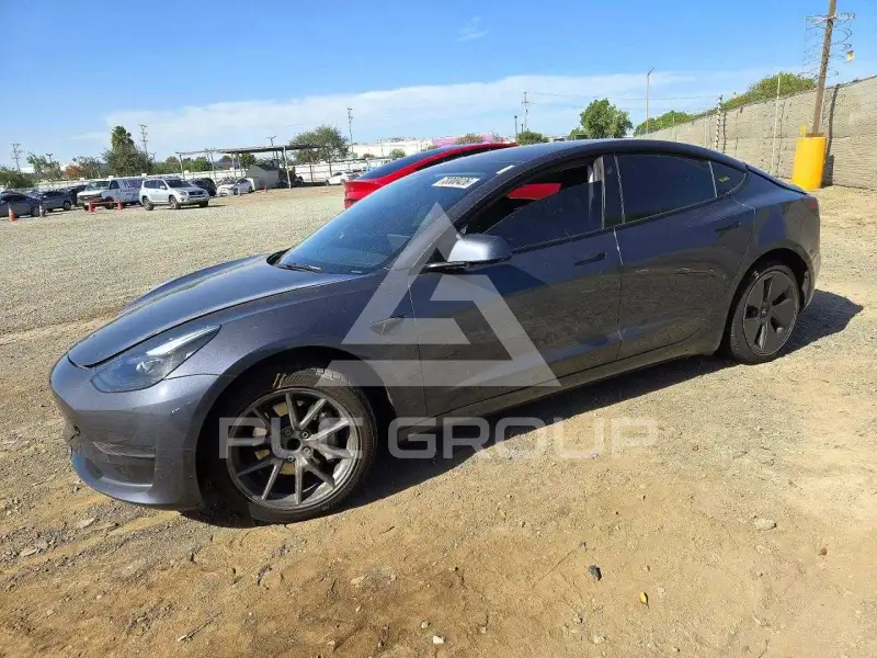 2023 Tesla Model 3 фото