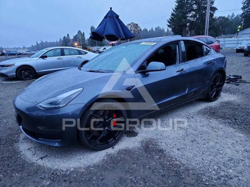 2023 Tesla Model 3 фото