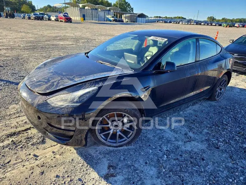 2023 Tesla Model 3 фото