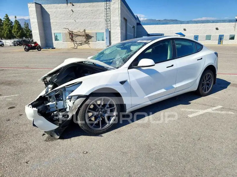 2023 Tesla Model 3 фото