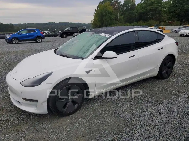 2023 Tesla Model 3 фото
