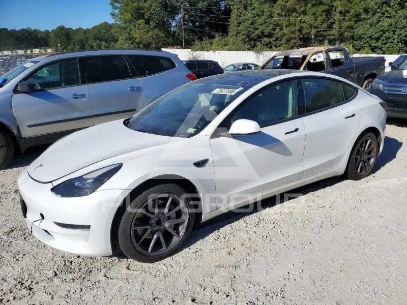 2023 Tesla Model 3 фото