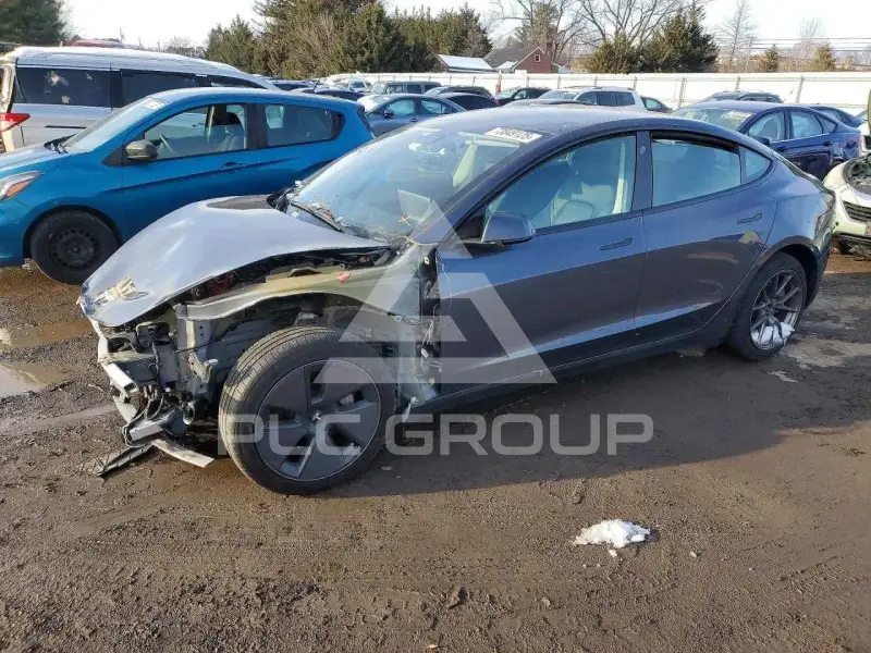 2023 Tesla Model 3 фото