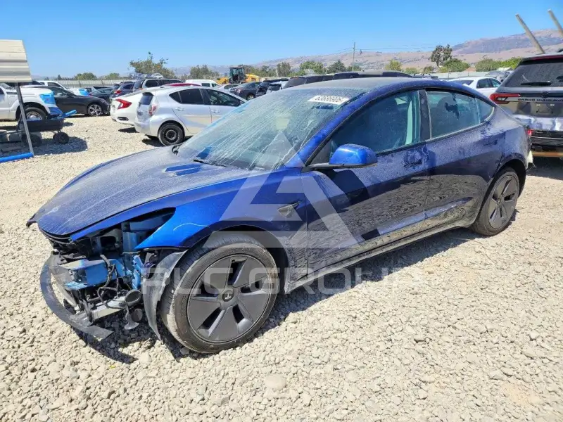 2023 Tesla Model 3 фото