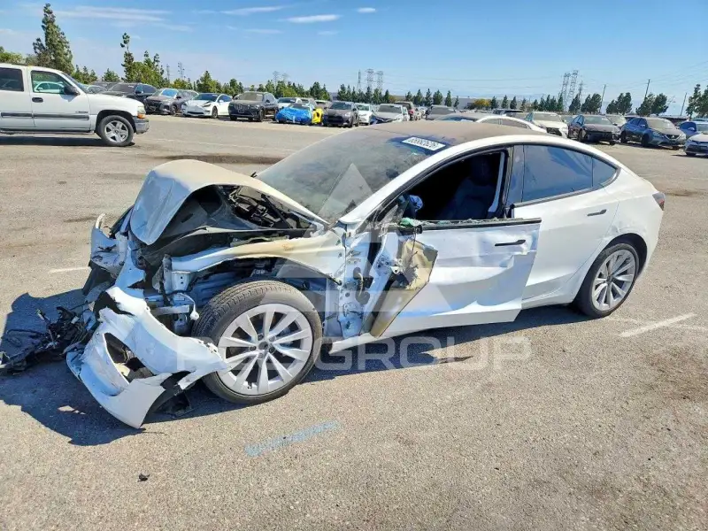 2023 Tesla Model 3 фото