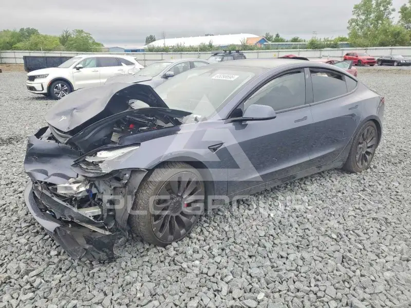 2023 Tesla Model 3 фото