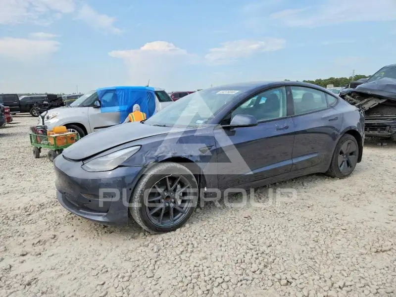 2023 Tesla Model 3 фото