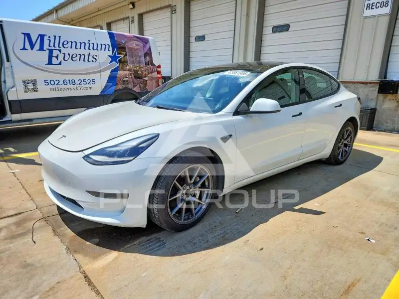2023 Tesla Model 3 фото