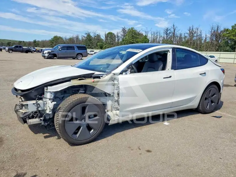 2023 Tesla Model 3 фото